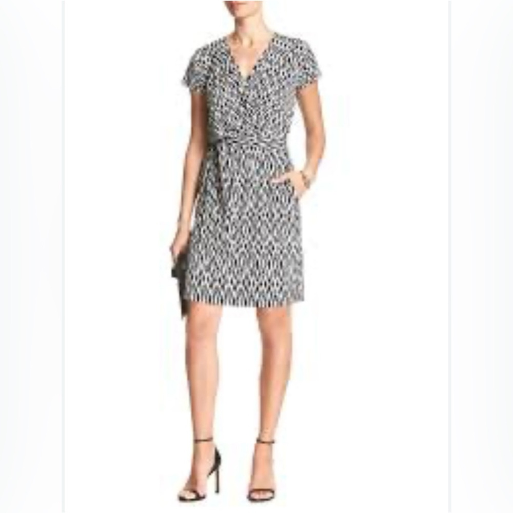 Banana Republic dress- black and white EUC faux wrap knee length short sleeve SP